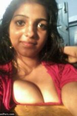Photos Of Kerala Girl Round Boobs Taken Using Phone